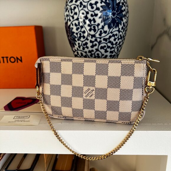100% AUTHENTIC-2020 Luis Vuitton Damier Azur Mini Pochette Handbag. - Picture 10 of 16